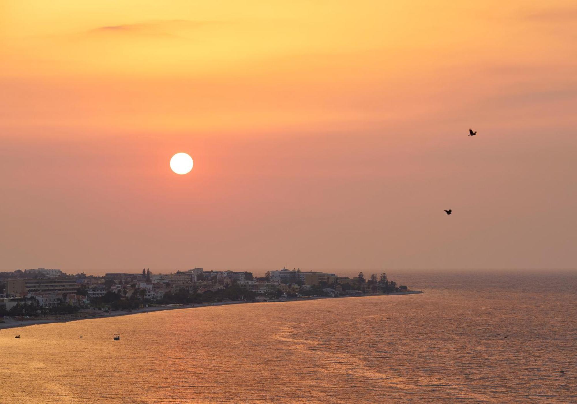 Amus Hotel & Spa Ixia  Ngoại thất bức ảnh Sunset over the Gulf of Naples